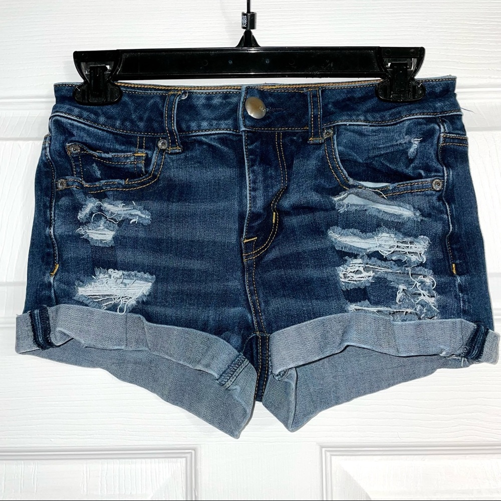 cute American Eagle distressed dark wash jean shorts
